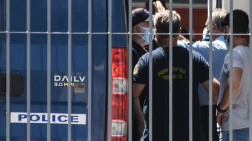 Πέτρος Φιλιππίδης: Οι πρώτες δύσκολες ώρες στο κελί του- Χαμένος τελείως και &quot;στον κόσμο του&quot;