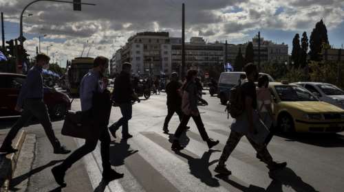 Κορονοϊός: Ξεκινάει το νέο κύμα μετά την έκρηξη κρουσμάτων - Αύξηση 31% και στις εισαγωγές