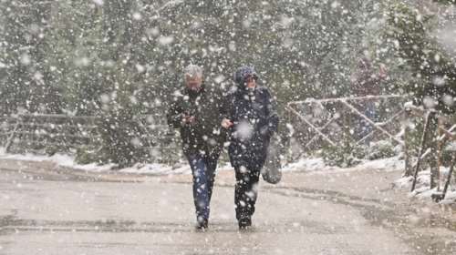 Καιρός: Νέα ψυχρή εισβολή θα σαρώσει τη χώρα τις επόμενες ημέρες – Τσουχτερό κρύο και χιόνια στην Αττική