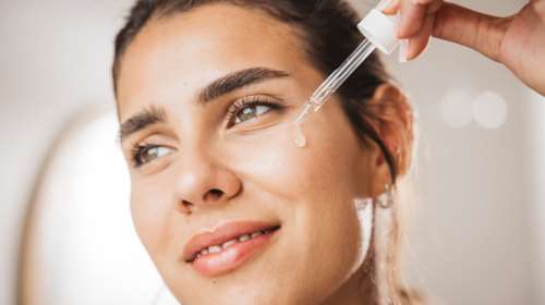 Αυτό το οικονομικό προϊόν έχει γίvει viral γιατί χαρίζει εφέ botox