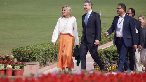 Στα χρώματα της ινδικής σημαίας η Μαρέβα Γκραμπόφσκι: Η στιγμή που έμεινε ξυπόλητη