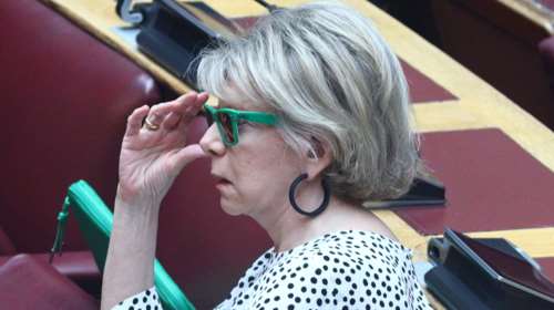 Η Ακρίτα για τον γάμο της Θεοδώρας: Θλιβερή μάζωξη τριτοκλασάτων "γαλαζοαίματων" - H Δραπετσώνα δεν τους χρειάζεται