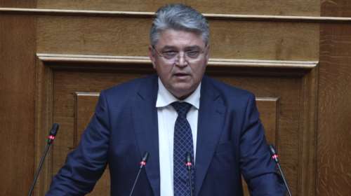 Σχολεία: Ο Δημήτρης Νατσιός ζήτησε να επιστρέψουν οι μαθητικές στολές, η έπαρση της σημαίας και ο εθνικός ύμνος
