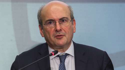 Χατζηδάκης: Με τη ΝΔ η χώρα πηγαίνει ψηλότερα, όχι με λεφτόδεντρα της αντιπολίτευσης