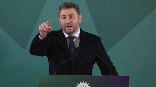 Επιμένει το ΠΑΣΟΚ για Τασούλα: Λυπηρό πισωγύρισμα με ευθύνη Μητσοτάκη