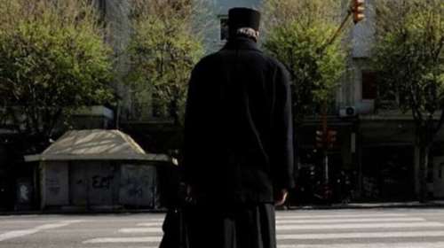 Ανησυχία στην Εκκλησία με τους &quot;ψεκασμένους&quot; ιερείς: Αντιεμβολιαστές με χιλιάδες ακολούθους στα social media [Βίντεο]