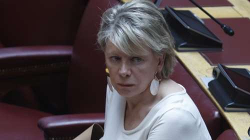 Η Ακρίτα &quot;αδειάζει&quot; το &quot;Κόκκινο&quot; για την &quot;εθελουσία&quot; της Χατζηαντωνίου: Θλίβομαι, αγχώνομαι κι ανησυχώ