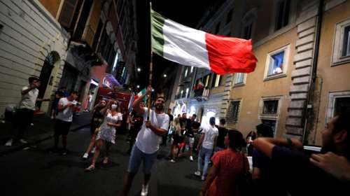 EURO 2020: Ξέφρενοι πανηγυρισμοί στη Ρώμη για την πρόκριση της Ιταλίας στον τελικό [εικόνες]