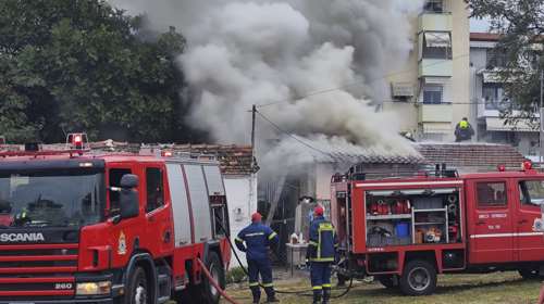Φωτιά σε διαμέρισμα στην Αγία Παρασκευή - Επιχειρεί μεγάλη δύναμη της Πυροσβεστικής