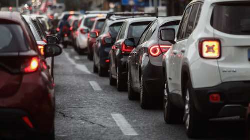 Σε &quot;ασφυξία&quot; η Αθήνα λόγω κυκλοφοριακού: Για 10 χιλιόμετρα θέλουμε περίπου 30 λεπτά - Οι προτάσεις για τις μεταφορές