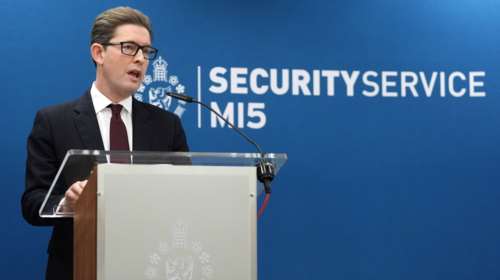 Ο επικεφαλής της βρετανικής MI5 προειδοποιεί: Η τεχνητή νοημοσύνη χωρίς έλεγχο μπορεί να απειλήσει την ανθρωπότητα