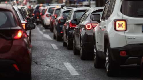 Ουρές χιλιομέτρων στον Κηφισό - Στο &quot;κόκκινο&quot; το κέντρο και η Αττική Οδός, απεργούν τα ταξί - Live η κίνηση