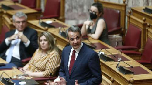 Στη Βουλή ο Μητσοτάκης για το νομοσχέδιο της ανώτατης εκπαίδευσης - Μετά τις χυδαιότητες Βερναρδάκη κατά Κεραμέως