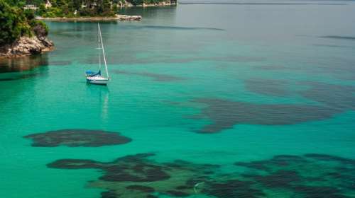 Telegraph: Οι εμβολιασμένοι βρετανοί τουρίστες θα μπορέσουν να πάνε διακοπές στις &quot;πορτοκαλί&quot; χώρες- Μεταξύ αυτών και η Ελλάδα