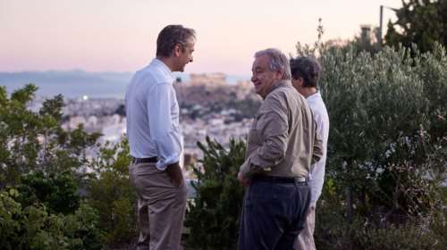 Στην Ελλάδα ο γενικός γραμματέας του ΟΗΕ Αντόνιο Γκουτέρες - Τον καλωσόρισε ο πρωθυπουργός