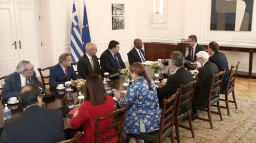 Συνάντηση Μητσοτάκη με μέλη της Βουλής των Αντιπροσώπων των ΗΠΑ - Ικανοποίηση για τα μηνύματα καταδίκης του αναθεωρητισμού