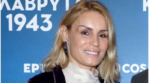 Βάσω Στασινού Νικοπολίδη: Η σπάνια εμφάνιση με royal blue βελούδινο κοστούμι και λευκό t-shirt