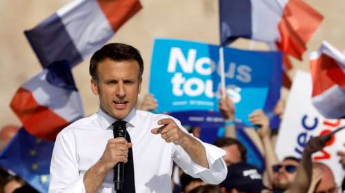 Γαλλικές εκλογές: ''Φαβορί'' ο Μακρόν σε όλες τις δημοσκοπήσεις - Αγώνας να αλλάξει την εικόνα του  "υποψηφίου των πλουσίων"