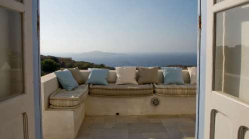 Η παράδοση της αφαίρεσης - Η νεοκλασική κατοικία στην Κάσο με την απαράμιλλη θέα [εικόνες]