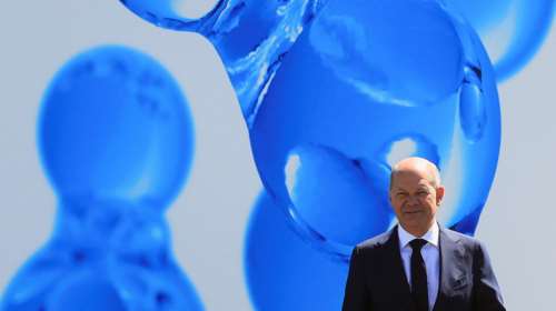 &quot;You&#39;ll never walk alone&quot;: Ο Σολτς καθησυχάζει τους Γερμανούς ενόψει χειμώνα με τον ύμνο της Λίβερπουλ