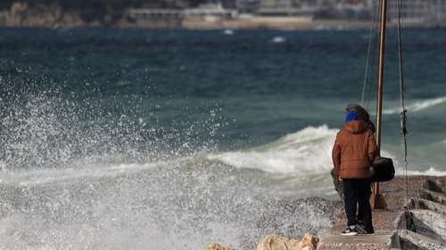 Έρχονται ισχυροί άνεμοι και καταιγίδες με &quot;βουτιά&quot; της θερμοκρασίας - Πού θα χτυπήσουν τα έντονα φαινόμενα, οι χάρτες του Meteo