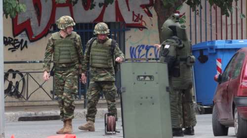 Ύποπτο σακίδιο εντοπίστηκε στα Εξάρχεια: Κλειστοί δρόμοι και εκτροπή κυκλοφορίας γύρω από τη Χαριλάου Τρικούπη