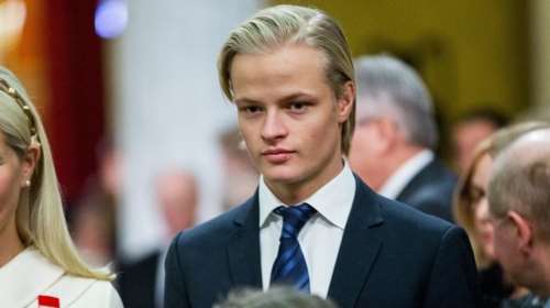 Σοκ στο παλάτι της Νορβηγίας: Ο γιος της πριγκίπισσας Μέτε-Μάριτ κατηγορείται ότι βίασε παρουσιάστρια ενώ ήταν αναίσθητη