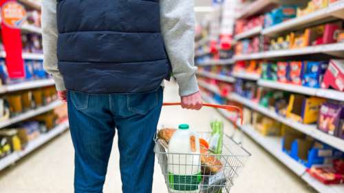 Τράπεζα της Ελλάδας: Ραγδαία αποκλιμάκωση του πληθωρισμού στην Ελλάδα τα προσεχή δύο χρόνια