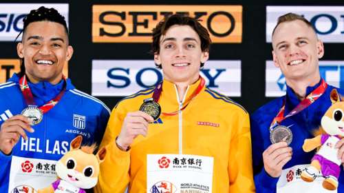 Καραλής: Η &quot;αδελφική&quot; αγκαλιά του Ντουπλάντις και η... γραβάτα του δημοσιογράφου [βίντεο]