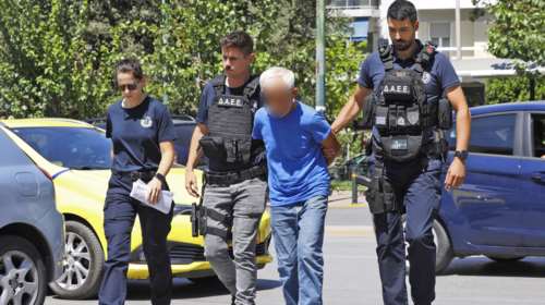 Πυρκαγιά στην Παιανία: Προφυλακίστηκε ο 62χρονος - &quot;Δεν έβαλα εγώ τις φωτιές - Στο σακίδιο είχα σύκα και σταφύλια&quot;