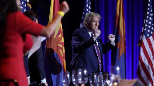 Ο Τραμπ και ...μετεωρολόγος: &quot;Στο τέλος θα δροσίσει&quot; λέει, αμφισβητώντας την κλιματική αλλαγή