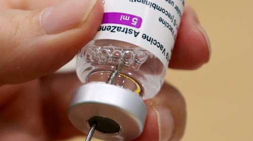 Μόσιαλος για AstraZeneca: &quot;Εγώ θα κάνω και τη δεύτερη δόση του εμβολίου&quot; - Τι λέει για την πιθανότητα θρόμβωσης