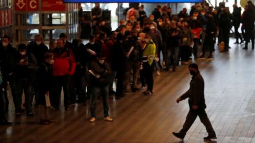 Lockdown και στη Σλοβακία: Καραντίνα δύο εβδομάδων για εμβολιασμένους και μη - Νέα μέτρα ανακοινώνει η Γαλλία