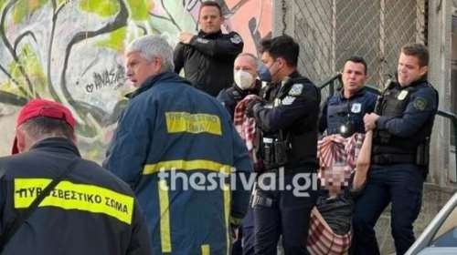 Συναγερμός στη Θεσσαλονίκη: Πυρκαγιά σε διαμέρισμα - Τρία άτομα στο νοσοκομείο [Bίντεο]