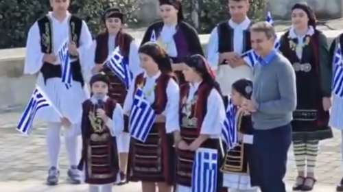 Συγκινητικό μήνυμα Ελληνόπουλων στον Μητσοτάκη: &quot;Εμείς που μένουμε εδώ, κρατάμε Θερμοπύλες&quot;