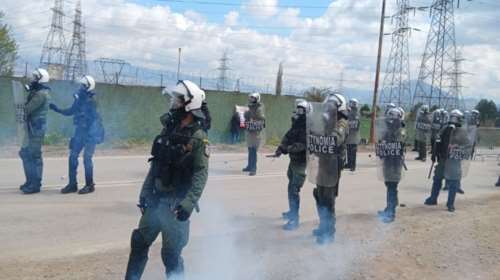 Κοζάνη: Επεισόδια διαδηλωτών με ΜΑΤ κατά την επίσκεψη Μητσοτάκη [εικόνες - βίντεο]