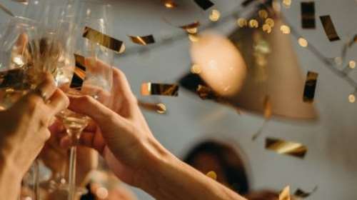 Lockdown: Σάλος με παράνομο κορονο-πάρτι σε ξενοδοχείο της Συγγρού με παίκτες του Ολυμπιακού και ιερόδουλες [βίντεο]