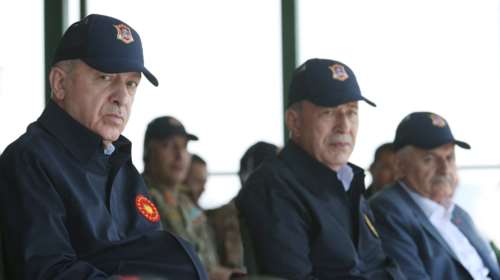 &quot;Θα έρθουμε ξαφνικά ένα βράδυ...&quot;: Τι σημαίνει η φράση του Ερντογάν- Το ερωτικό τραγούδι που έγινε συνώνυμο της εισβολής