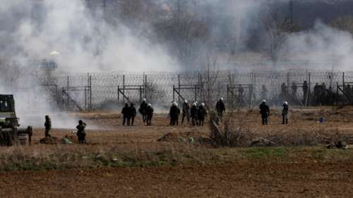 Έβρος: Πολύωρη &quot;μάχη&quot; με δακρυγόνα - Θέλησαν να προκαλέσουν φθορές στον φράχτη