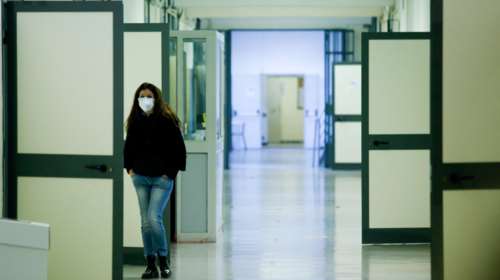 Ανοίγουν τα σχολεία σε όλη την Ευρώπη- Στα πόσα κρούσματα κλείνουν τα τμήματα και αρχίζει η τηλεκπαίδευση