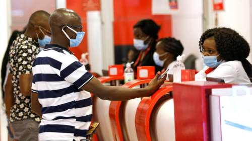 Κορονοϊός: Γίνεται υποχρεωτικός ο εμβολιασμός στην Ουγκάντα των 3.500 θανάτων από την πανδημία