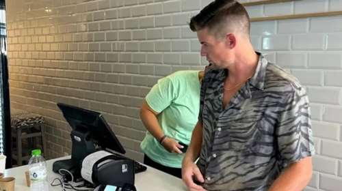 Πάρτι των τρολ στα social media: &quot;Το συνιστώ ανεπιφύλακτα&quot; - Όταν ο Κασσελάκης αξιολογούσε την καφετέριά του στις Σπέτσες