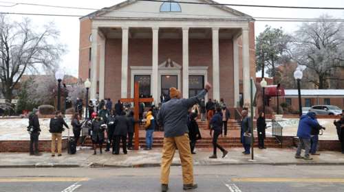 ΗΠΑ: Αγανάκτηση και οργή για την αστυνομική βία στην κηδεία του Τάιρ Νίκολς [εικόνες]