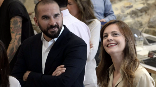 Έφη Αχτσιόγλου - Δημήτρης Τζανακόπουλος: Χαλαρές στιγμές με τον γιο τους στο Πήλιο [εικόνες]