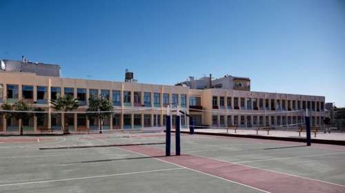 Άλιμος: &quot;Η επίθεση στον 15χρονο ήταν στοχευμένη&quot;, λέει ο διευθυντής του σχολείου - Χτυπήματα σε κεφάλι και πρόσωπο