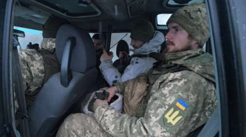 Η Ουάσινγκτον κατηγορεί τη Μόσχα για προβοκάτσια: Σχεδιάζει ψεύτικο βίντεο με ηθοποιούς για να εισβάλλει στην Ουκρανία