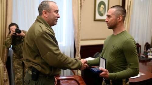 Ουκρανία: Βραβεύτηκε ο στρατιώτης που φώναξε στο Φιδονήσι "άντε γα@@@@@ στους Ρώσους [Βίντεο]