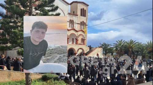 Κρήτη: Θρήνος στην κηδεία του 17χρονου Μάριου που πέθανε κάνοντας μοτοκρός - Με λουλούδια οι συμμαθητές του