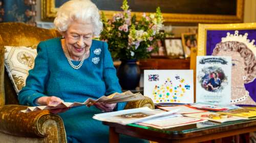 Η υπεράνω όλων Βασίλισσα Ελισάβετ: Οδηγούσε χωρίς δίπλωμα οδήγησης, ταξίδευε χωρίς διαβατήριο