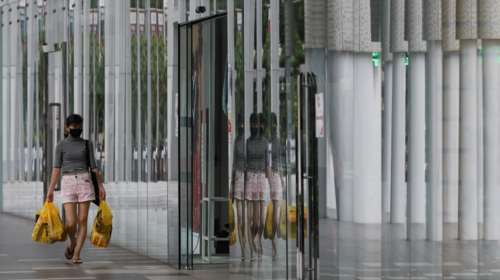 Και όμως: Οι γυναίκες τηρούν τα μέτρα κατά του κορονοϊού περισσότερο από τους άνδρες